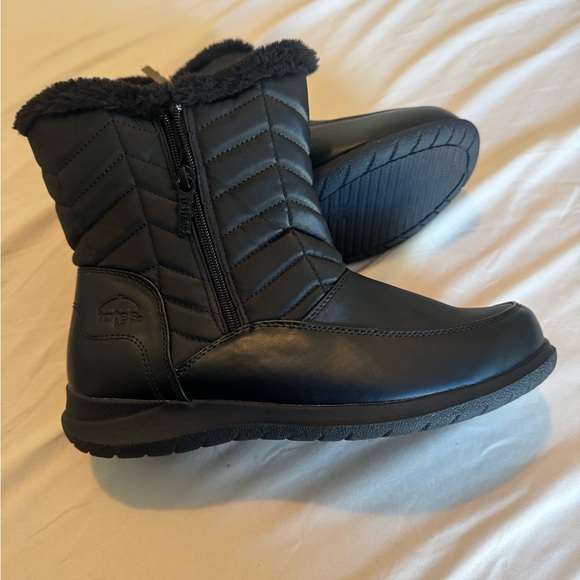 New Totes Black Boots - Picture 1 of 7